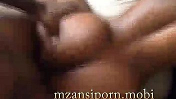 Мамочка ласкает вагину фаллоимитатором напротив вебки не пиша черные чулки